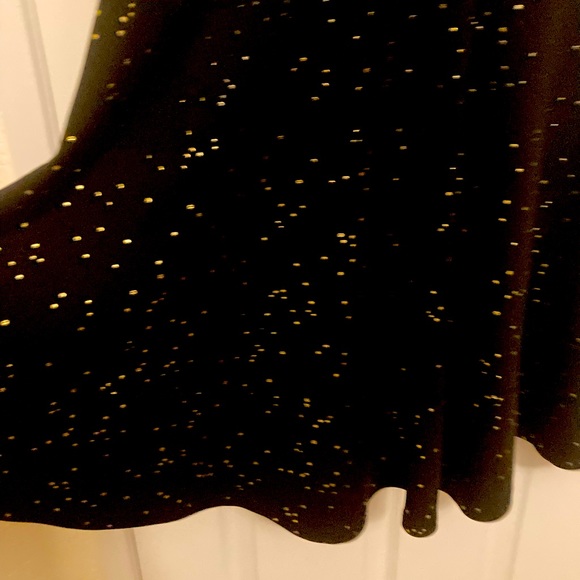 Comfy Holiday Dress just the right amount Sass - Picture 2 of 3